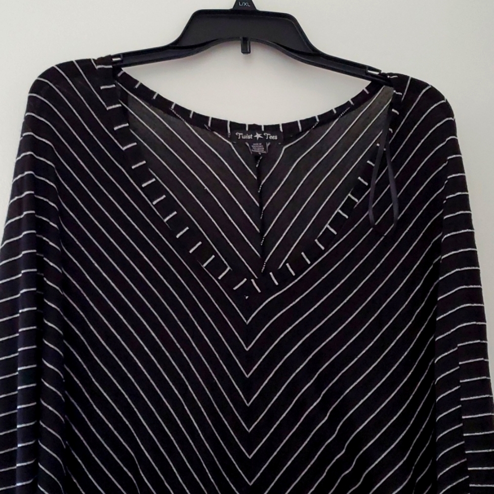 Black & silver Torrid blouse size 0